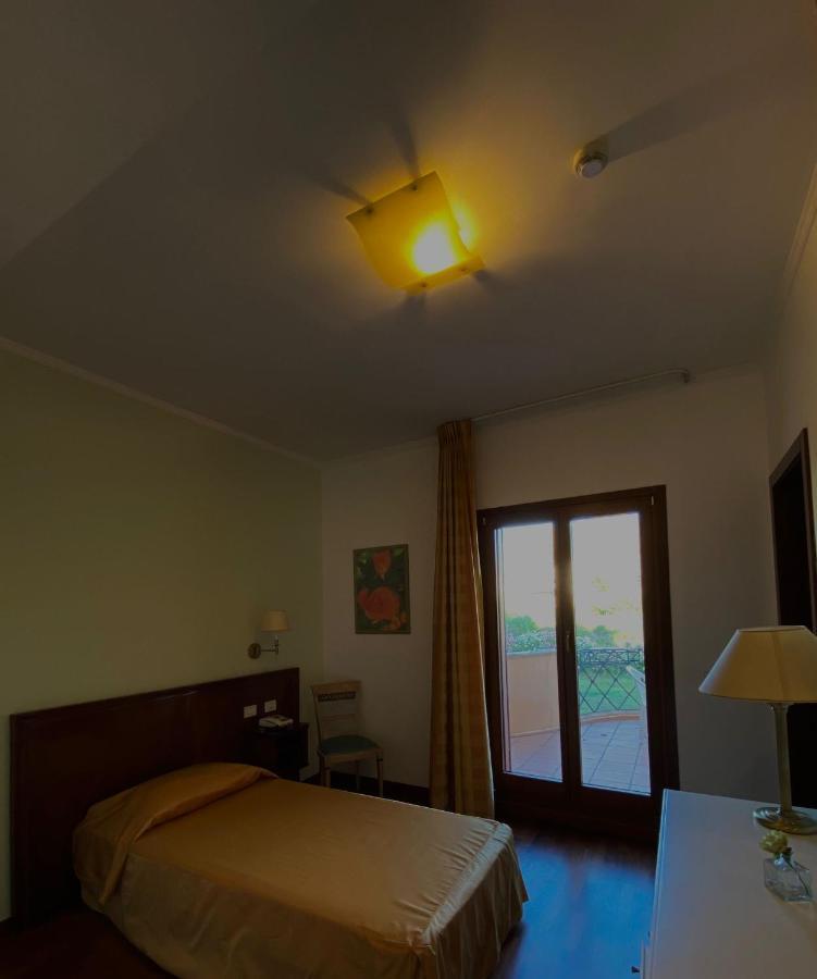 רג'יו די קאלאבריה Hotel La Lampara מראה חיצוני תמונה