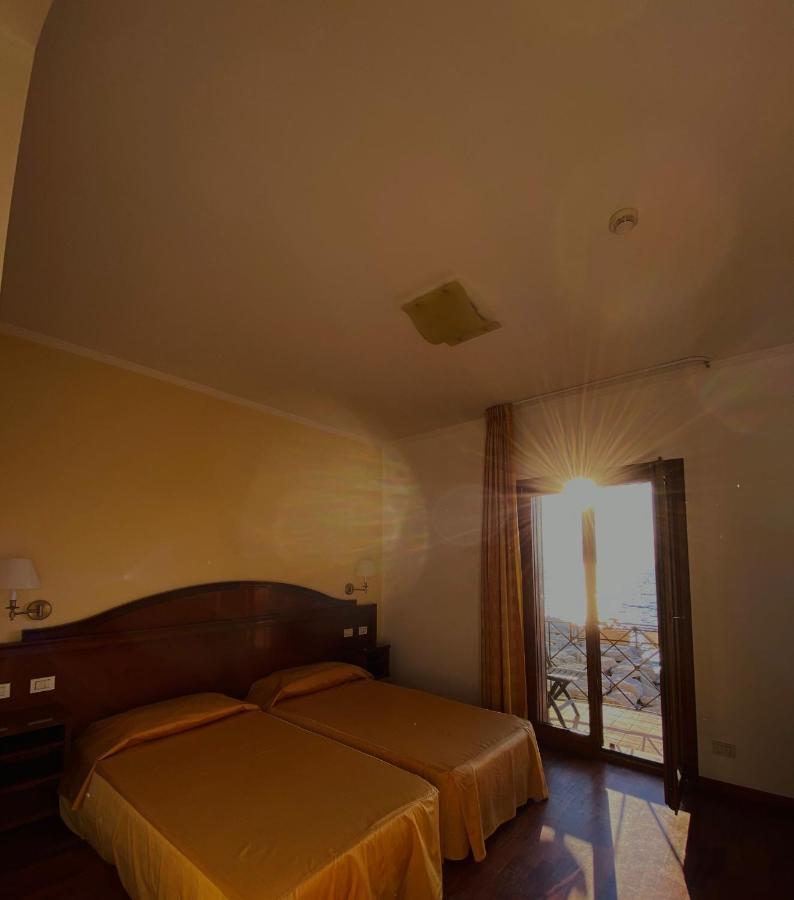 רג'יו די קאלאבריה Hotel La Lampara מראה חיצוני תמונה