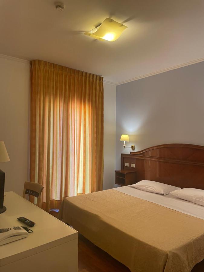 רג'יו די קאלאבריה Hotel La Lampara מראה חיצוני תמונה