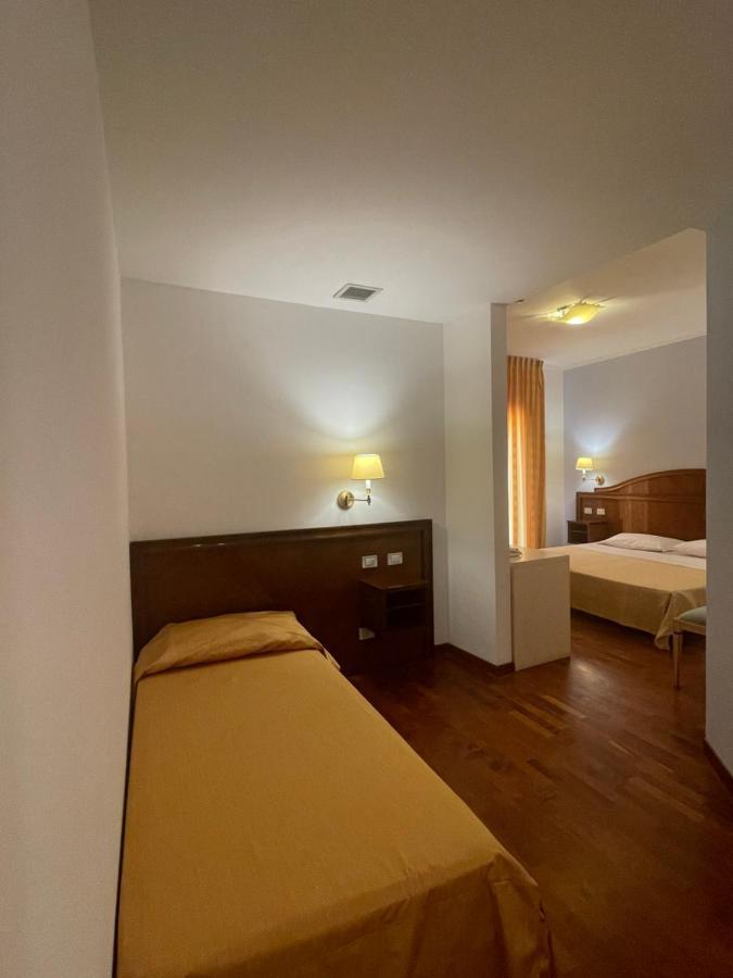 רג'יו די קאלאבריה Hotel La Lampara מראה חיצוני תמונה